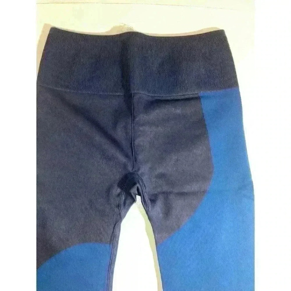 Fabletics High-Waisted Seamless Block Athletic Short Midnight Navy - Picture 7 of 11